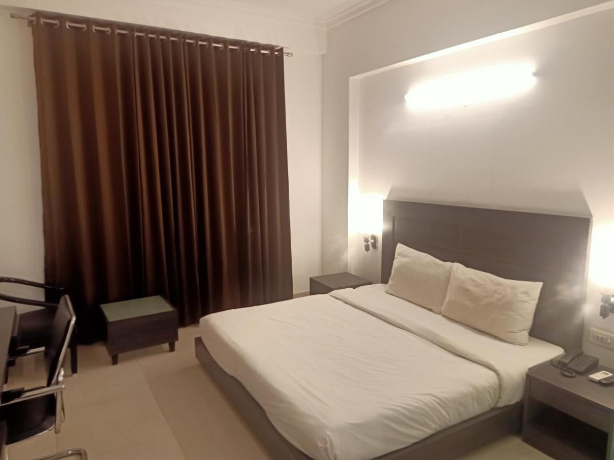 Hotel Chaupal By Casa Bella Gurgaon Exterior photo
